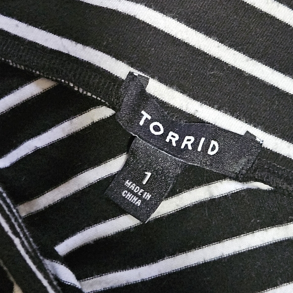 Torrid High-Low Skirt Size 1 - Picture 2 of 2